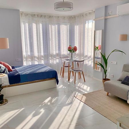 Elegant Studio With Pool And Seaview Торремолинос Экстерьер фото