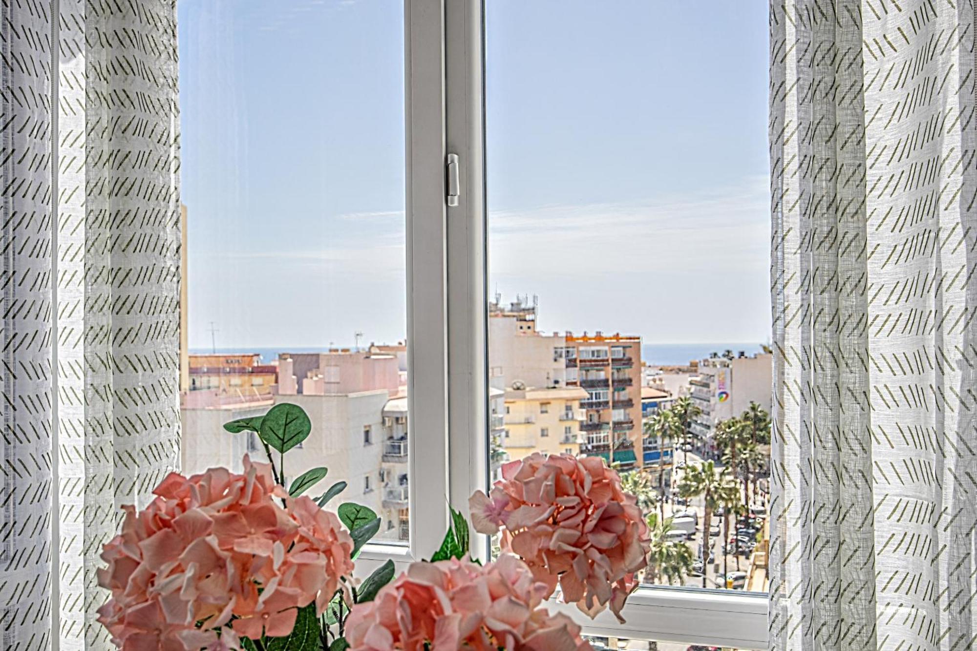 Elegant Studio With Pool And Seaview Торремолинос Экстерьер фото
